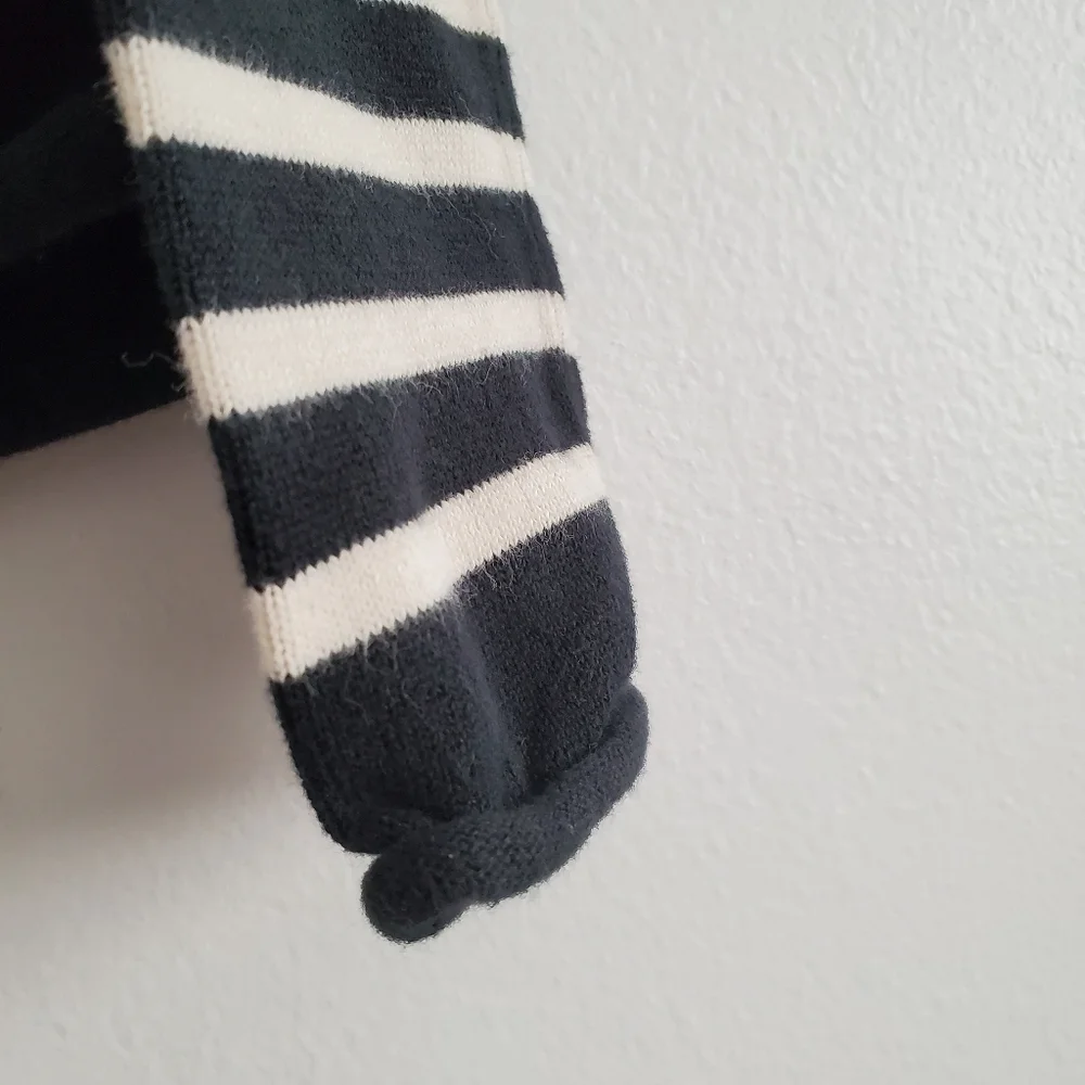 Gap Kids Long Sleeve Black White‎ Crewneck Sweater 100% Cotton